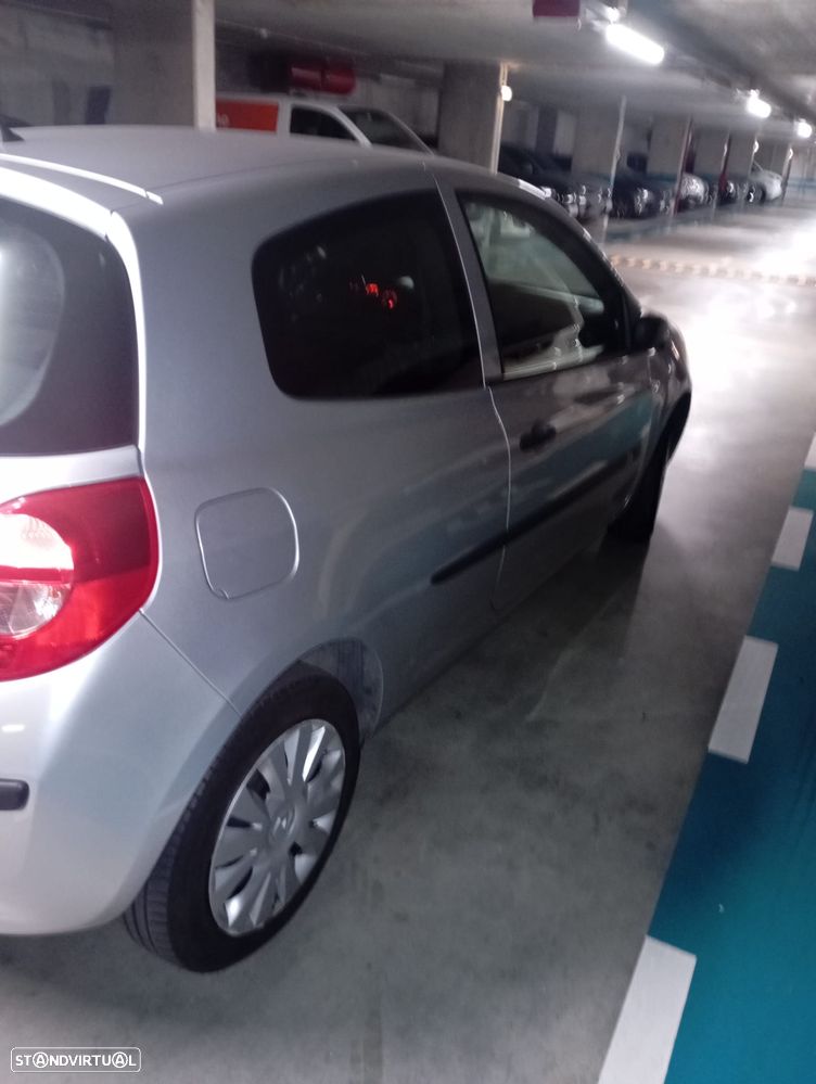 Renault Clio 1.2 16V Confort - 10