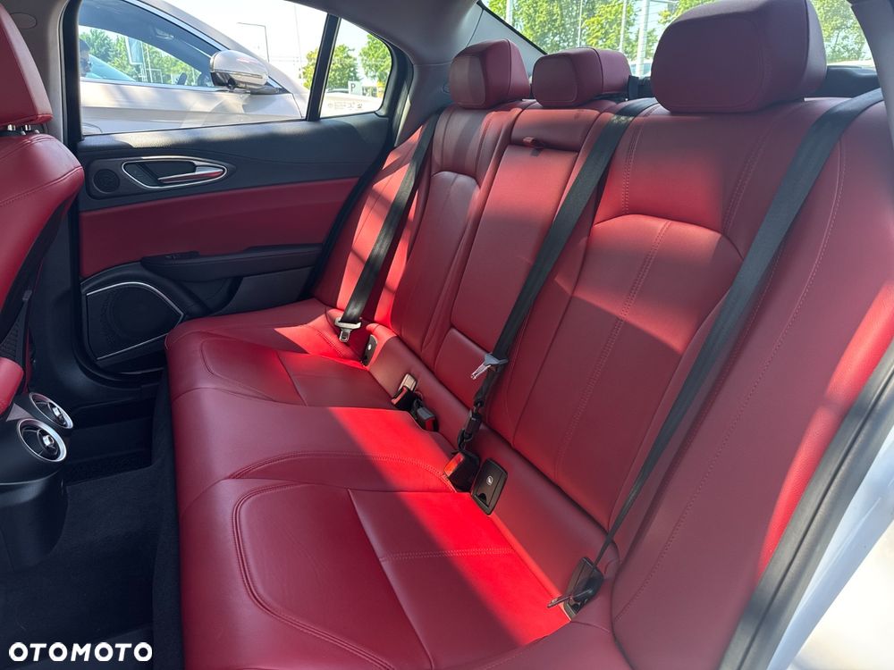 Alfa Romeo Giulia 2.0 Turbo TI Q4 - 11