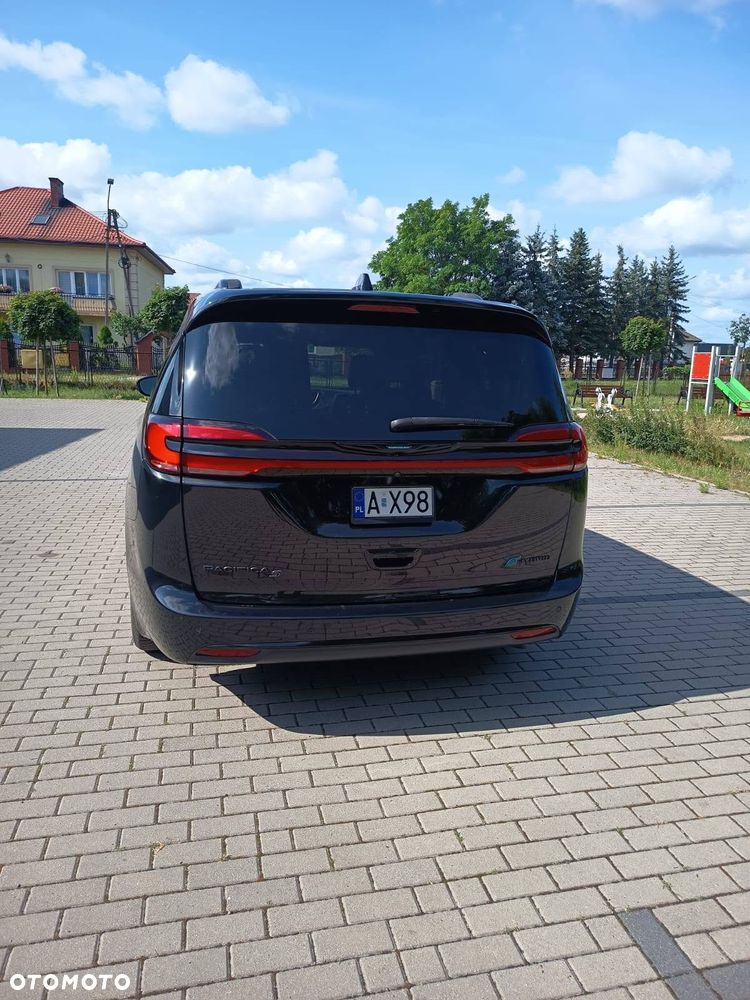 Chrysler Pacifica - 4