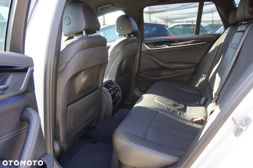 BMW Seria 5 520d xDrive Touring Sport Line - 32