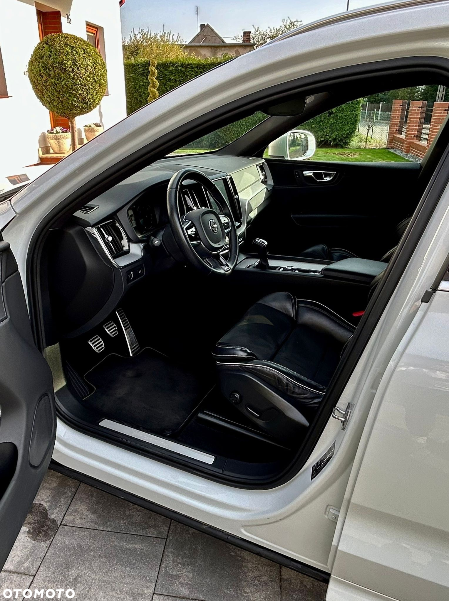 Volvo XC 60 D4 R-Design - 5