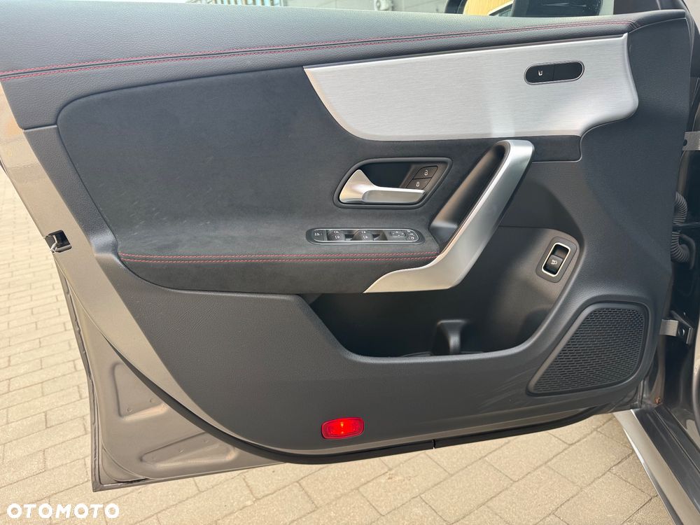 Mercedes-Benz CLA 180 7G-DCT AMG Line - 14