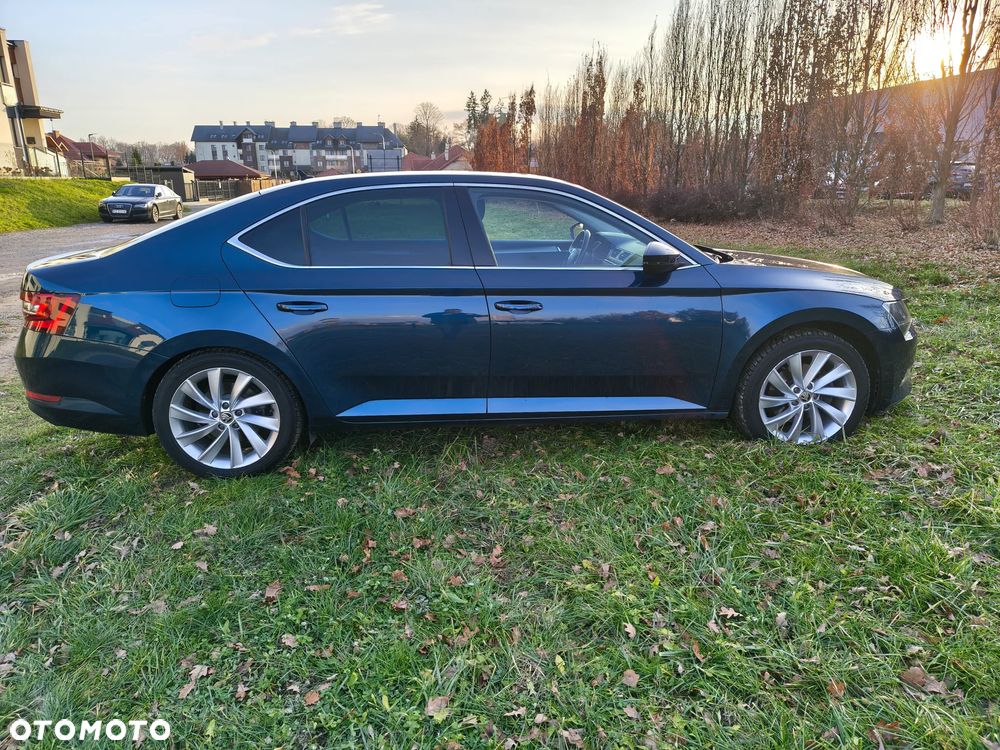 Skoda Superb 2.0 TDI SCR Style DSG - 2