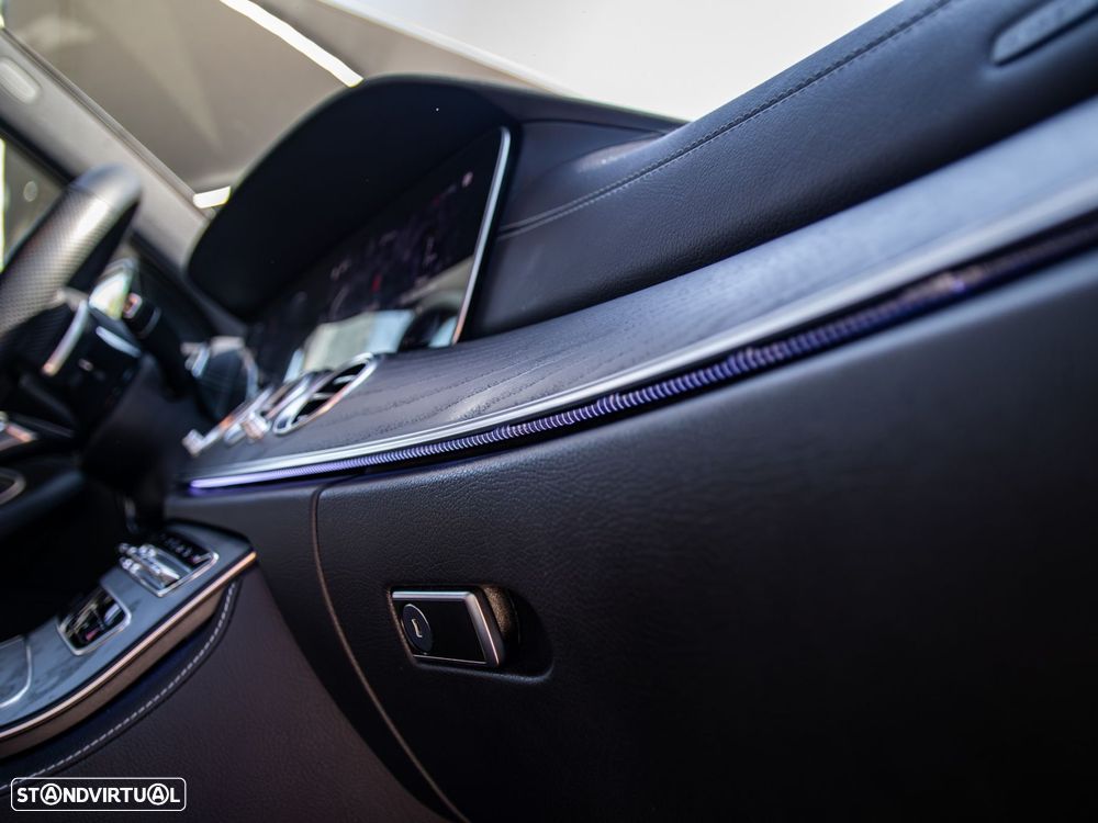 Mercedes-Benz E 300 de 9G-TRONIC AMG Line - 48