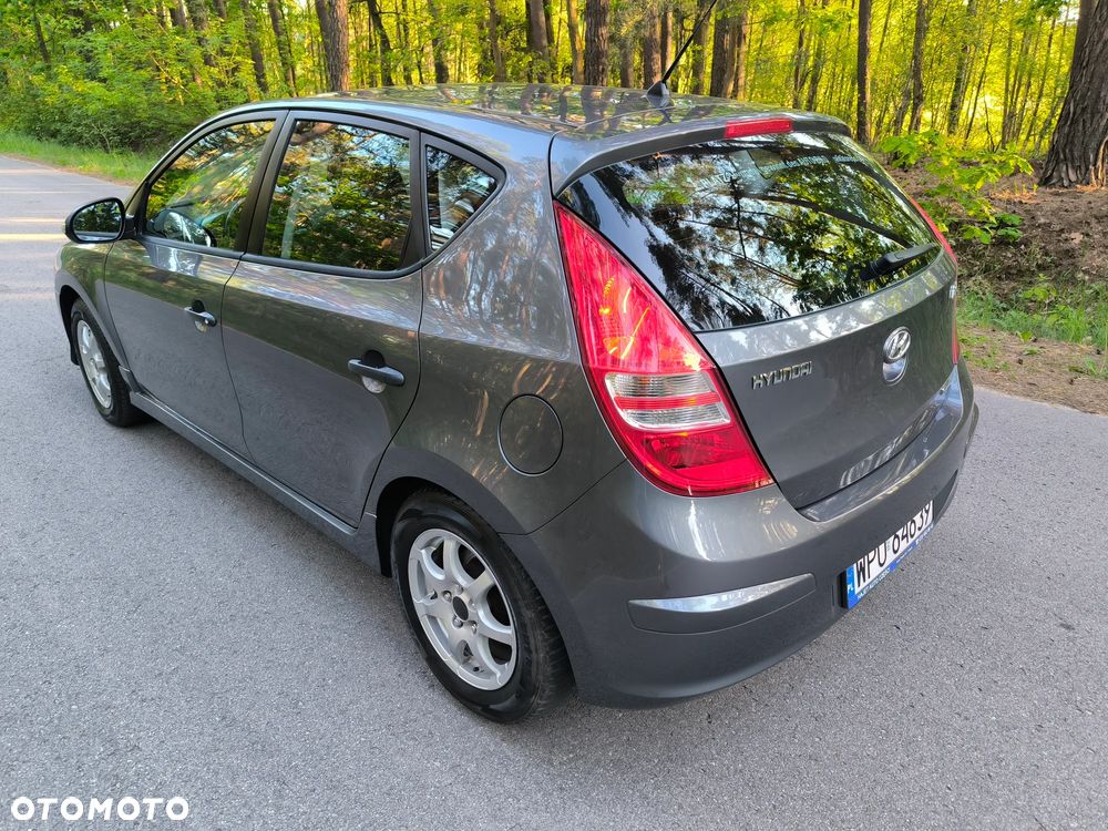 Hyundai i30 1.6 CRDi Classic + - 6