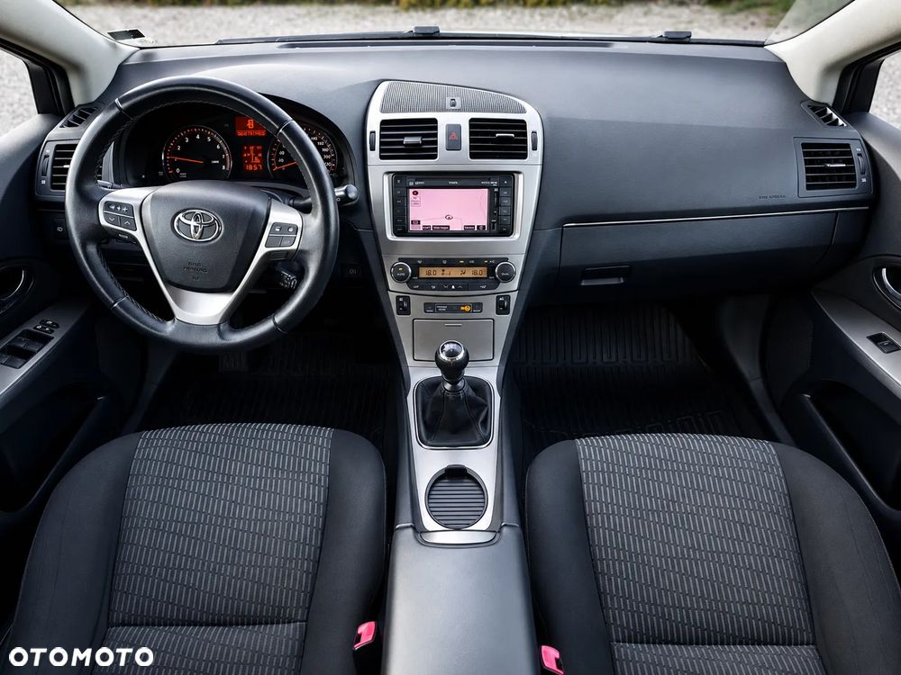 Toyota Avensis 1.8 Sol plus NAVI - 10