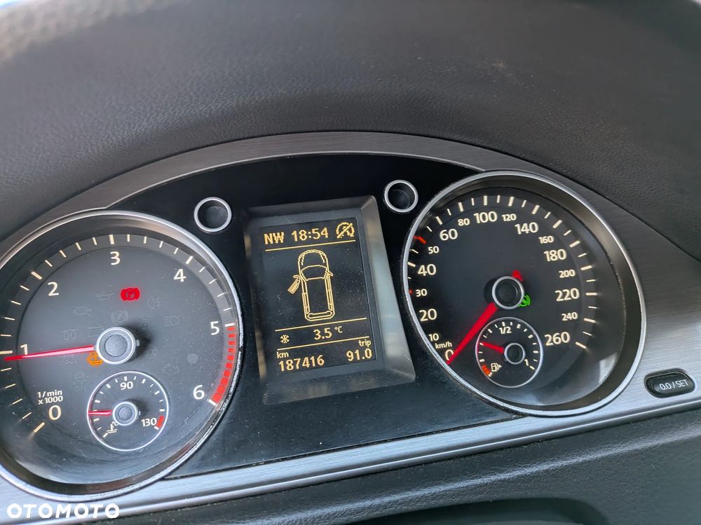 Volkswagen Passat - 16