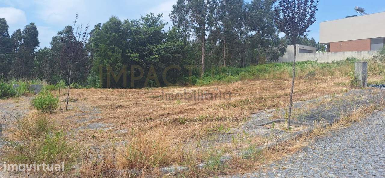 Terreno com 370m2 em São Mamede - Grande imagem: 3/4