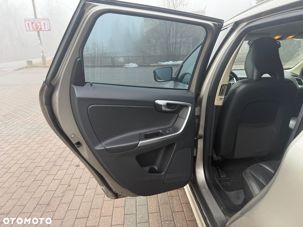 Volvo XC 60 D5 AWD Momentum - 15