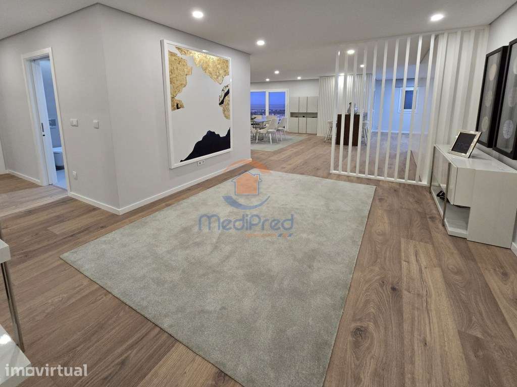Apartamento T3 c/ 2 Varandas de 15 m2 e 2 Parqueamentos | Alverca d... - Grande imagem: 4/52