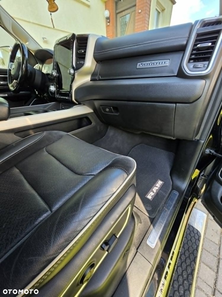 RAM 1500 Crew Cab Shortbed Laramie - 5