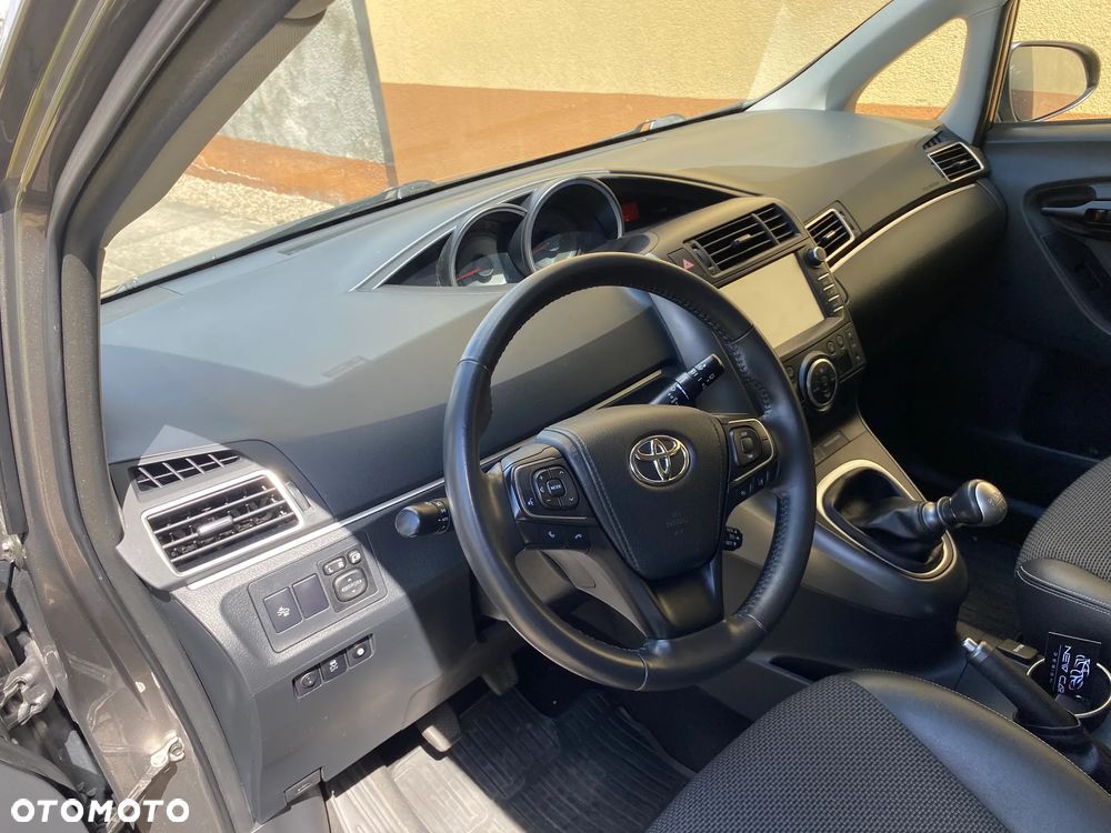 Toyota Verso 1.8 Prestige 7os - 8