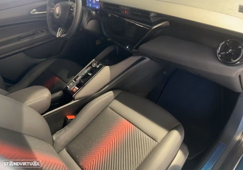 Alfa Romeo Junior Elletrica 50 kWh - 6