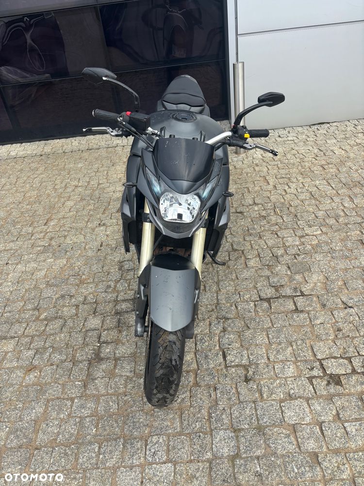 Suzuki GSR - 7