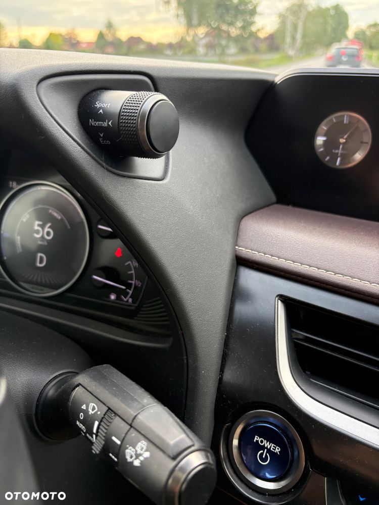 Lexus UX 250h GPF Business Edition 2WD - 28