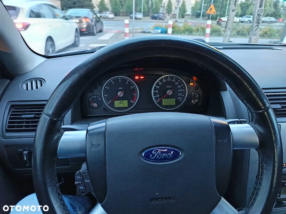 Ford Mondeo 1.8 Ambiente - 11