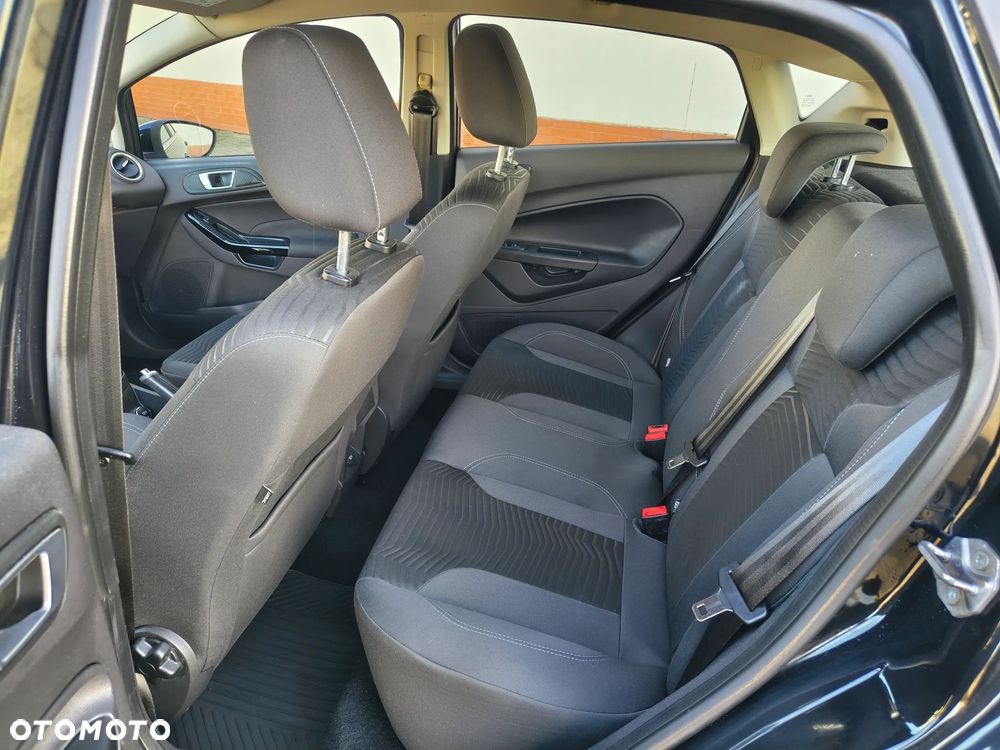 Ford Fiesta 1.6 TDCi DPF Titanium - 21