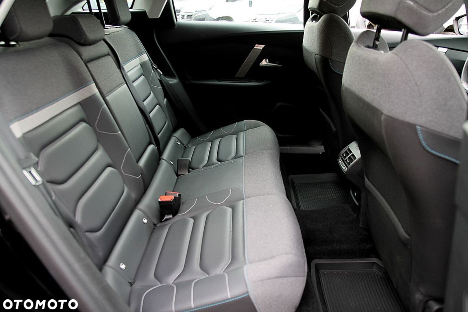 Citroën C4 1.2 PureTech Plus S&S EAT8 - 26