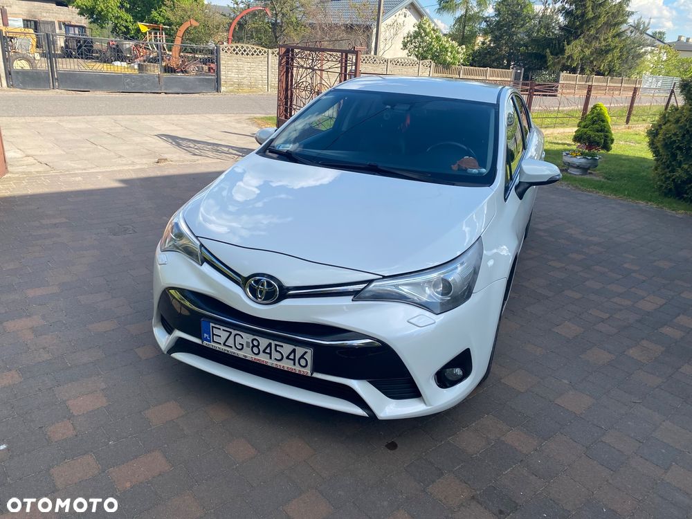 Toyota Avensis 2.0 D-4D Premium - 9