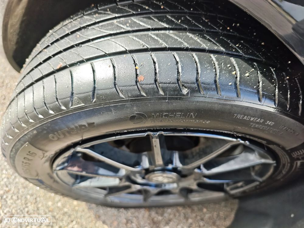 Peugeot 208 1.2 PureTech Active - 12