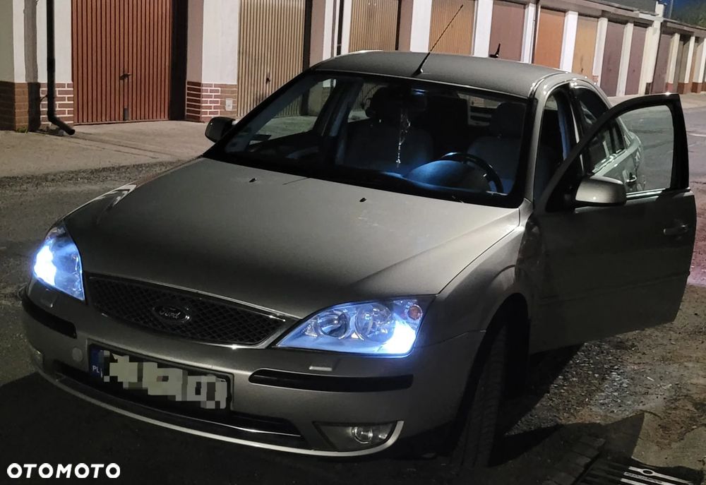 Ford Mondeo 1.8 Silver X - 23