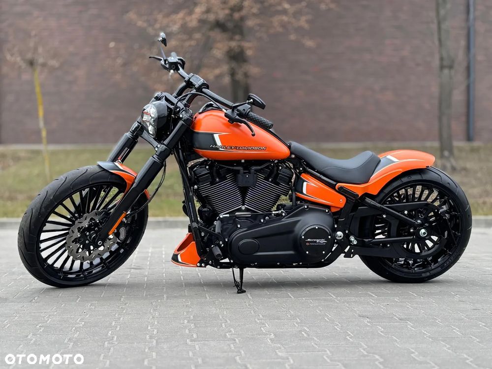 Harley-Davidson Softail Breakout - 24