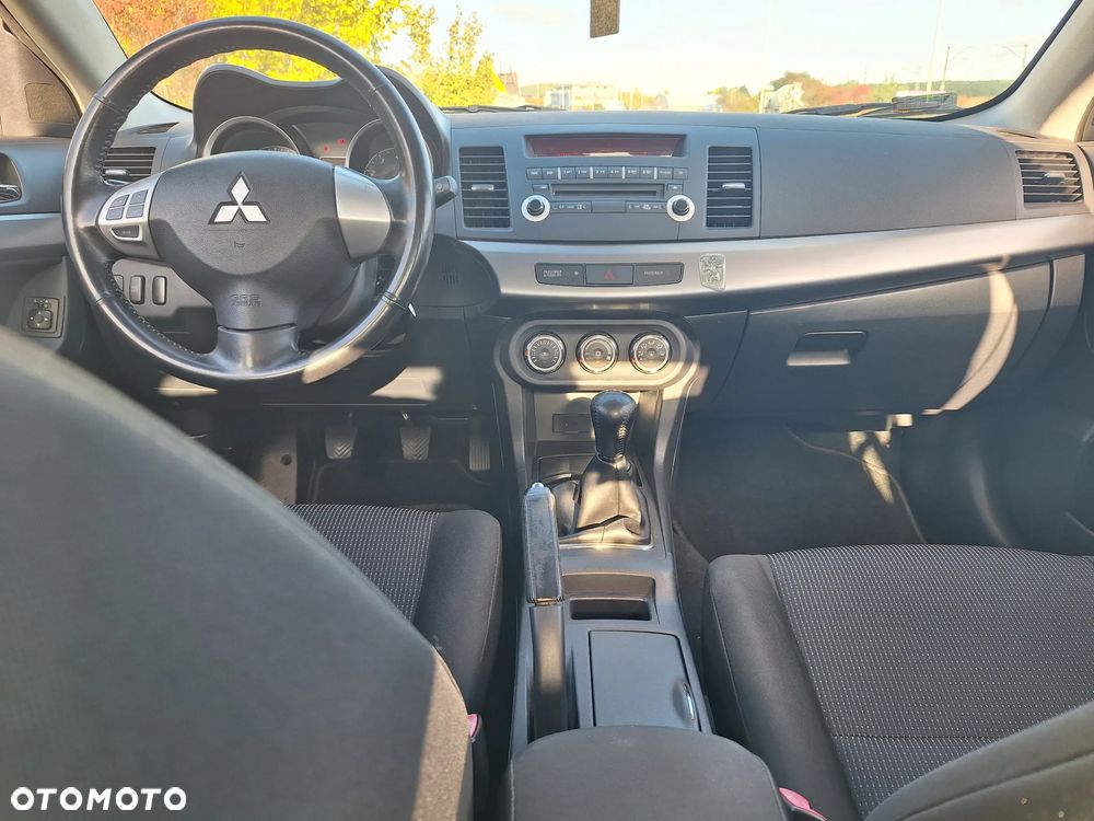 Mitsubishi Lancer 1.5 Invite - 19