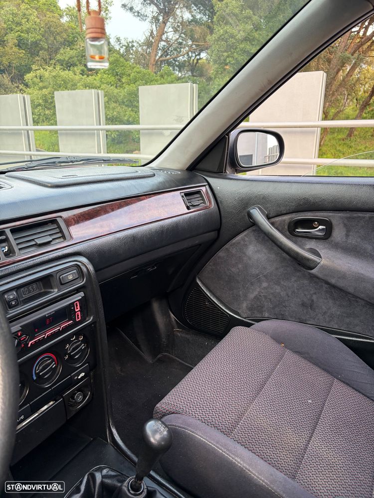 Honda Civic 1.4i - 4