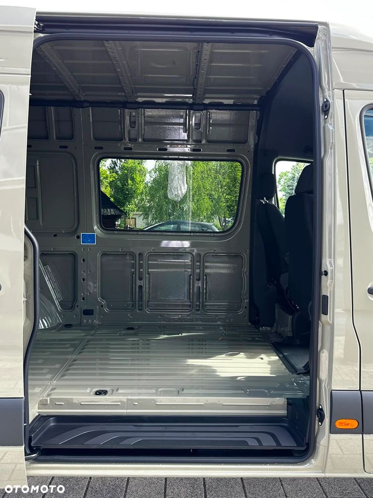 Mercedes-Benz Sprinter - 14