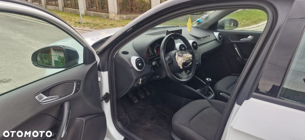 Audi A1 Sportback 1.2 TFSI S line edition - 13