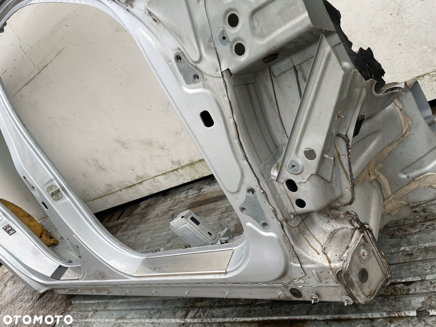 Prog prawy poszycie progu cwiartka prawa C775 775U Mercedes W164 ML - 4