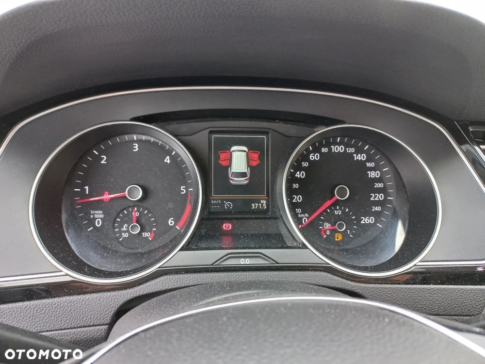 Volkswagen Passat - 11