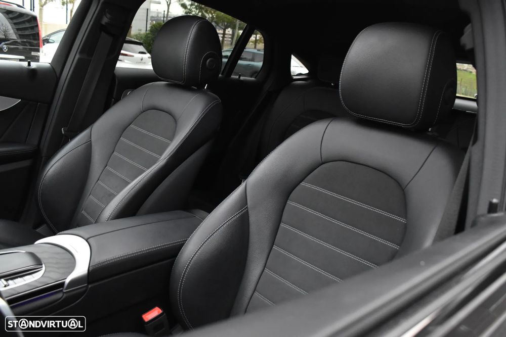 Mercedes-Benz GLC 300 e Coupe 4Matic 9G-TRONIC AMG Line - 24