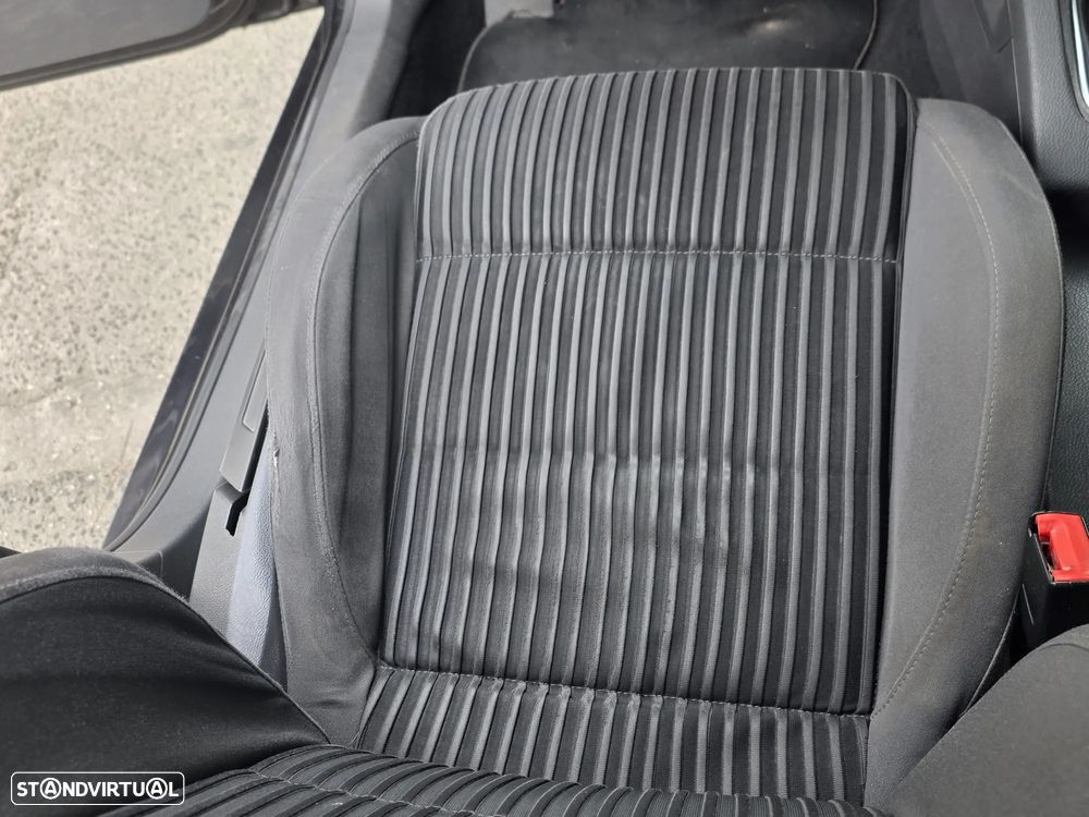 VW Golf 1.9 TDi DPF Comfortline - 13