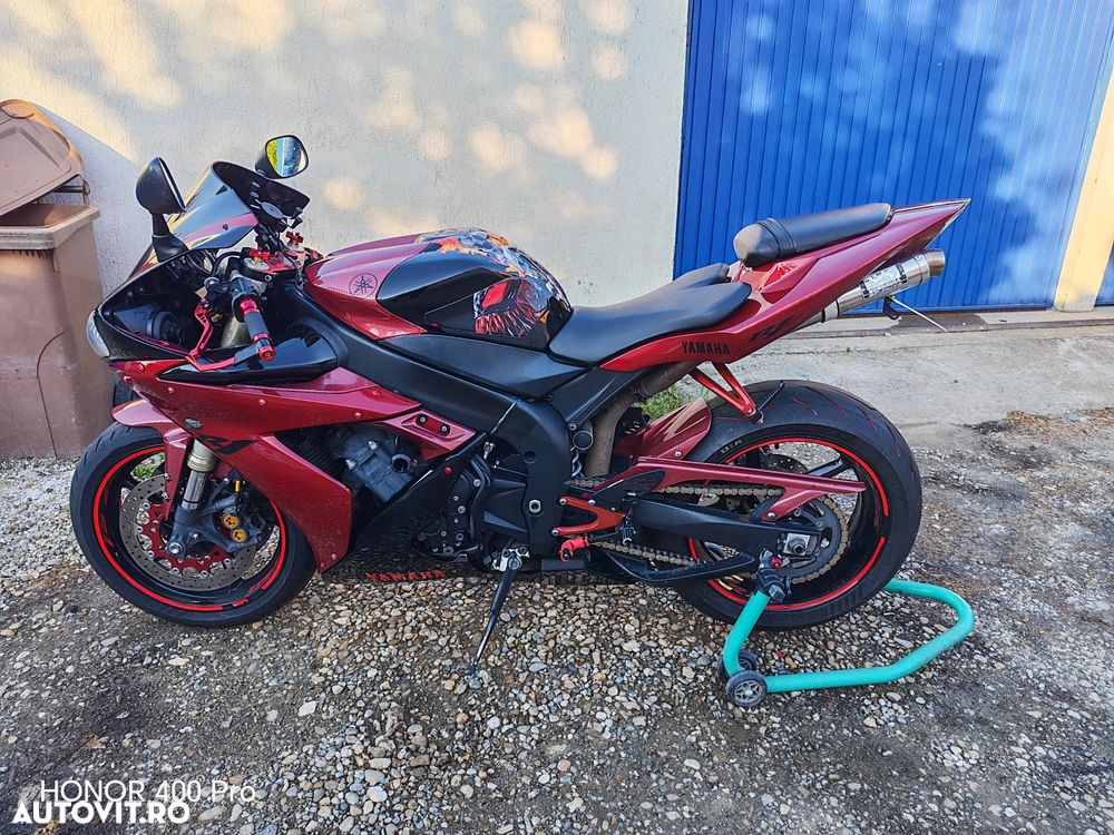Yamaha YZF 1000 R1 - 4
