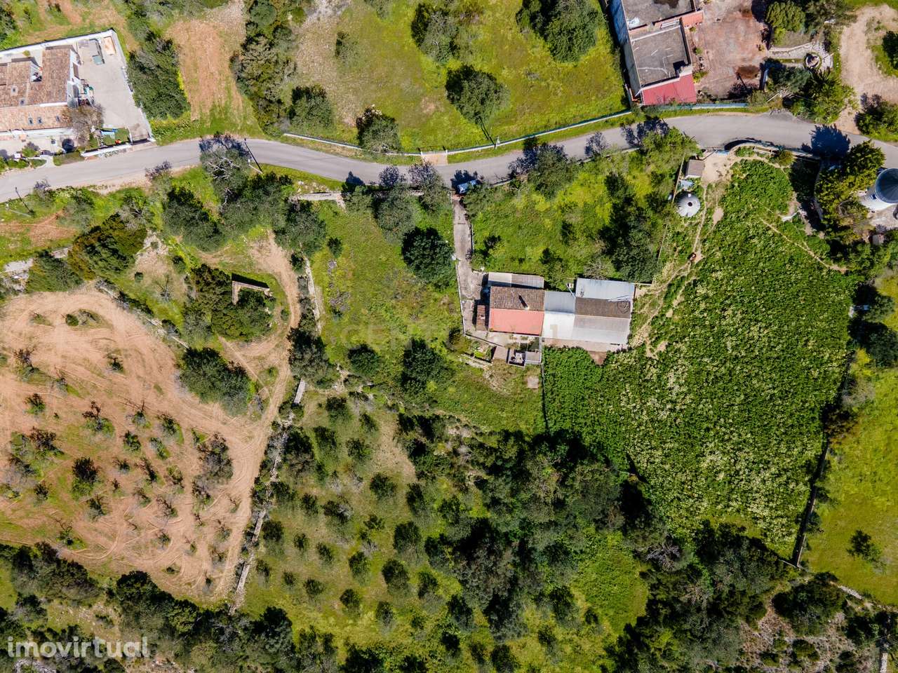 Terreno de 2.470 m² com CASA ANTIGA e Potencial de Construção (300 m²) - Grande imagem: 5/15