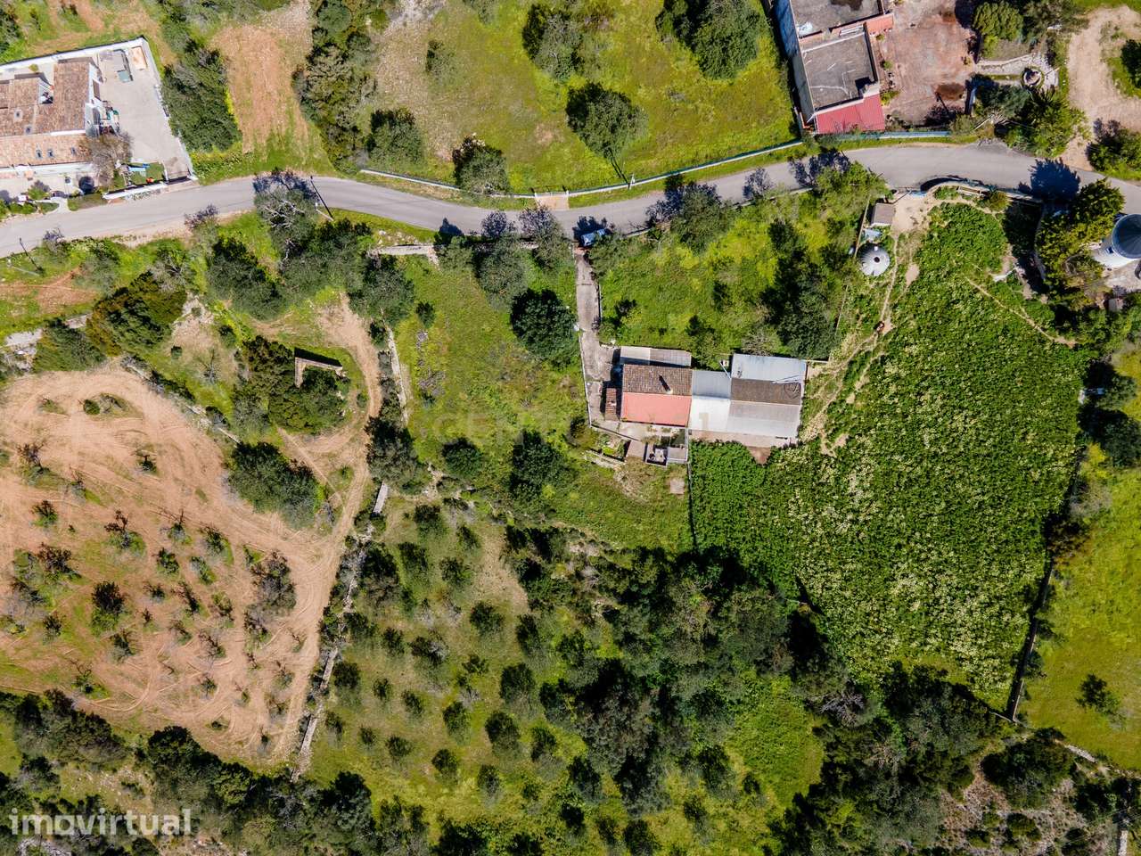 Terreno de 2.470 m² com CASA ANTIGA e Potencial de Construção (300 m²) - Grande imagem: 5/15