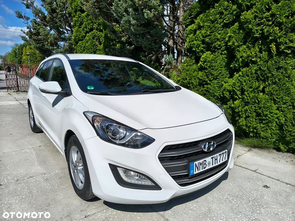Hyundai i30 blue Kombi 1.4 Passion - 12