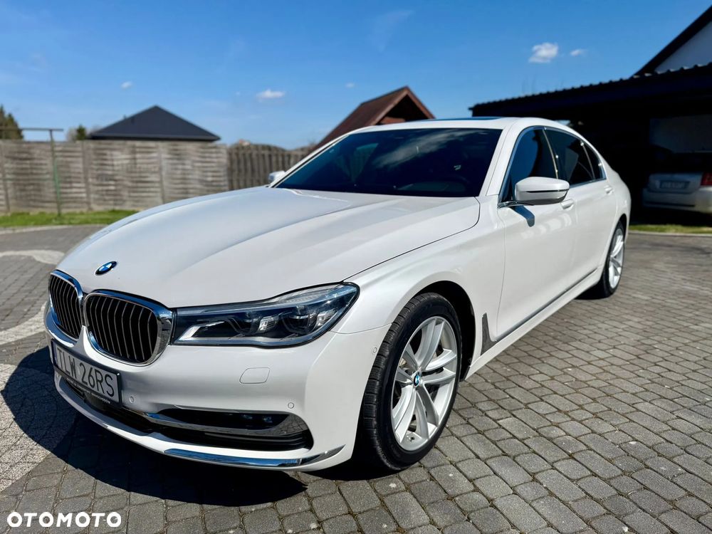 BMW Seria 7 750i xDrive - 1