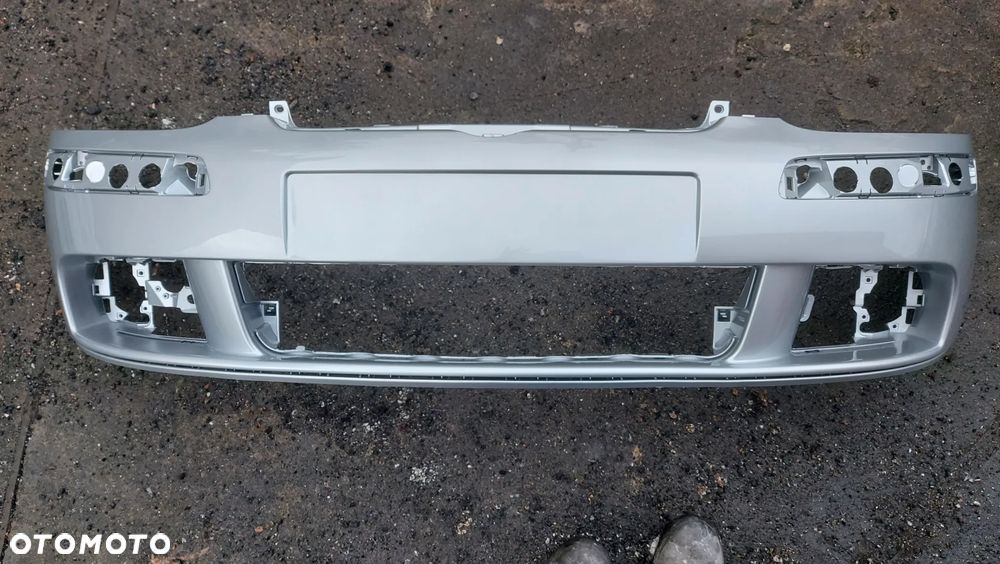 VW GOLF V 5 03-09rok ZDERZAK PRZEDNI LA7W - 1