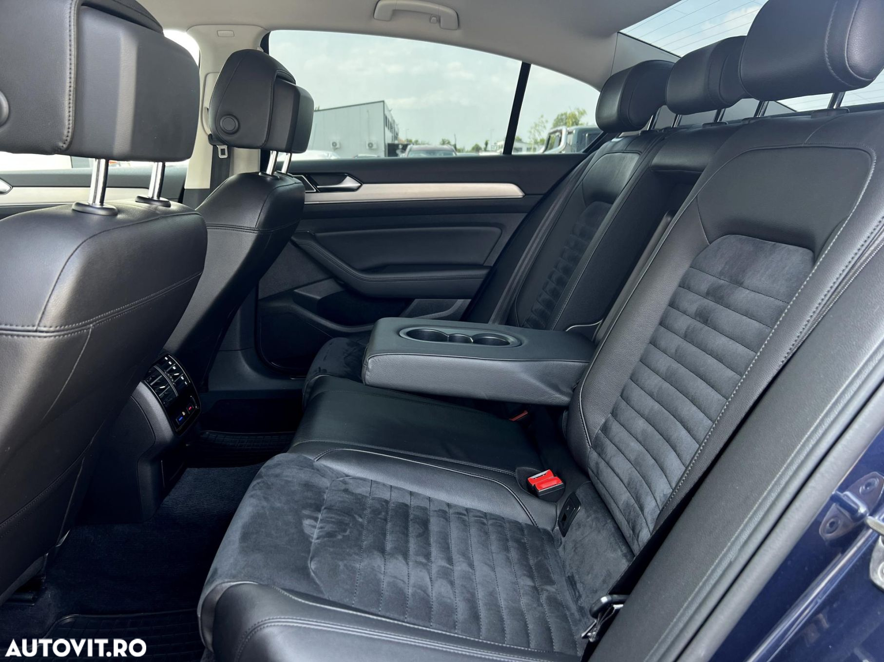 Volkswagen Passat - 33