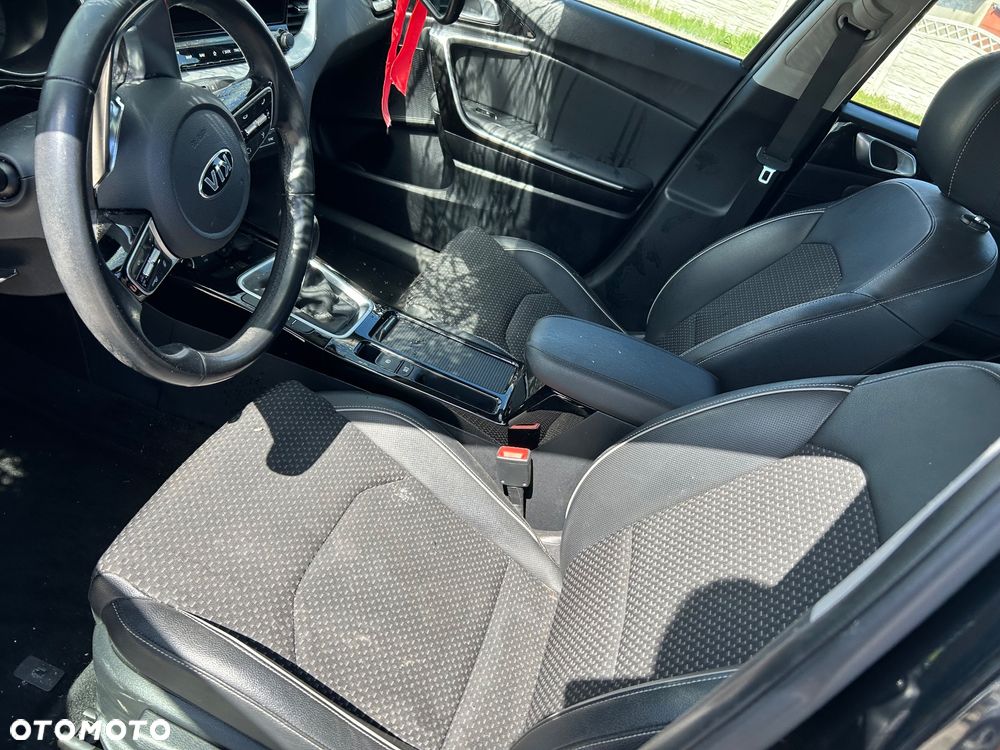 Kia XCeed - 38