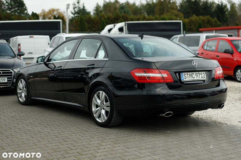 Mercedes-Benz Klasa E 350 CGI BlueEFFICIENCY 7G-TRONIC Avantgarde - 11