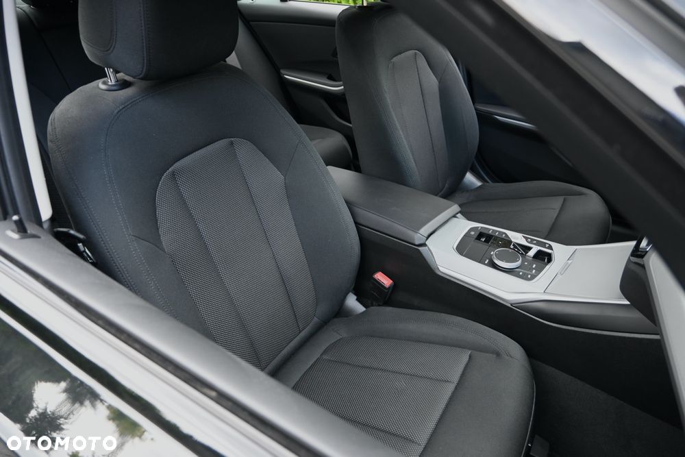 BMW Seria 3 320e Sport Line - 26