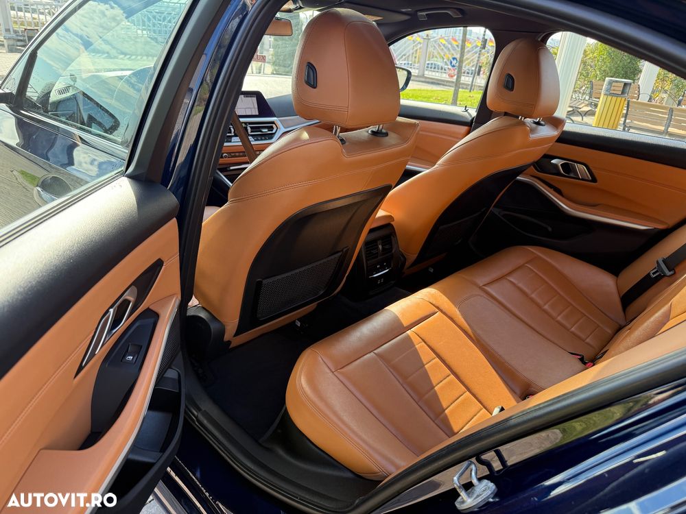 BMW Seria 3 330i AT - 12