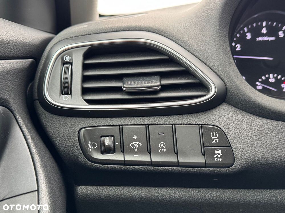 Hyundai i30 1.5 T-GDI 48V Modern - 11