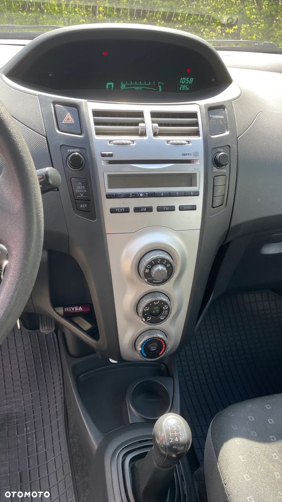 Toyota Yaris 1.3 Luna A/C - 11