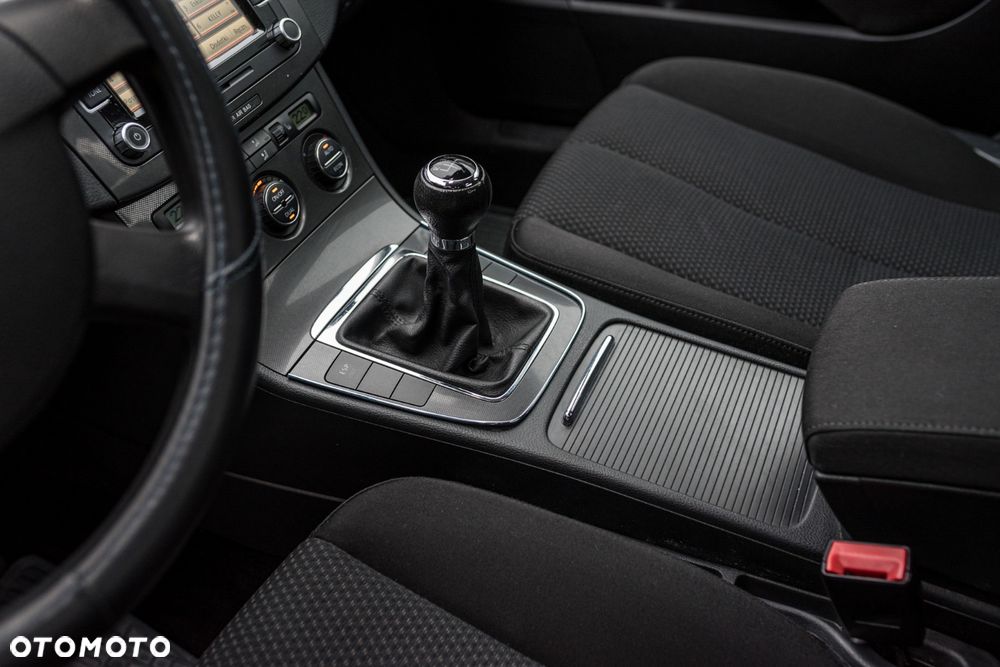 Volkswagen Passat 1.6 FSI Comfortline - 7