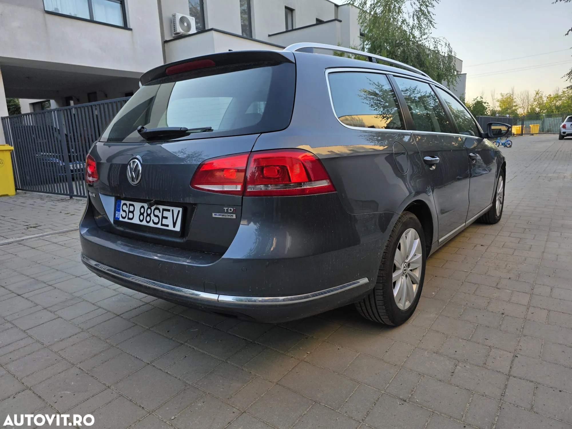 Volkswagen Passat Variant 1.6 TDI BlueMotion Technology Highline - 3