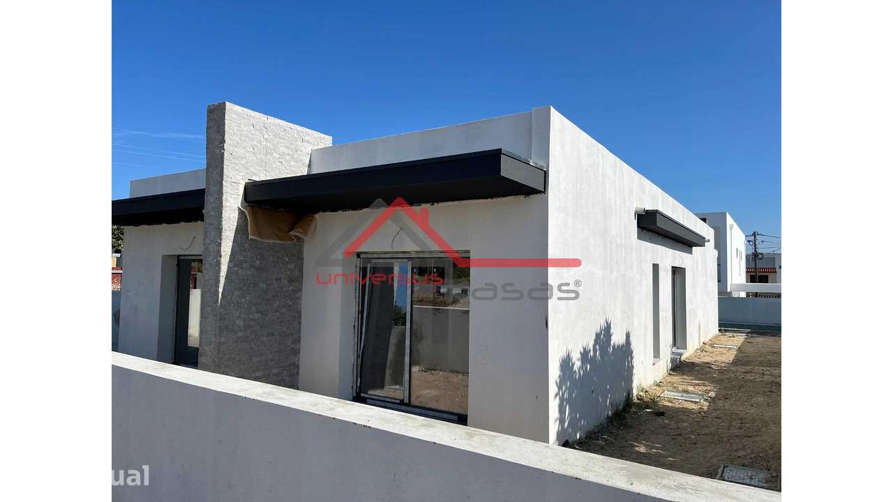 Moradia Isolada T4 em Fernão Ferro - Grande imagem: 3/36